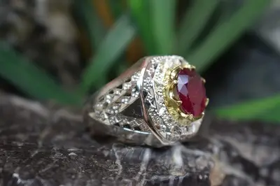 انگشتر یاقوت سرخ