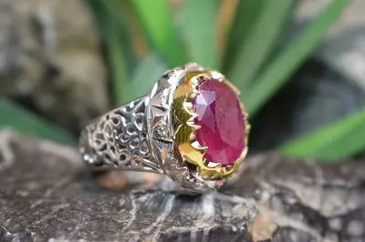 انگشتر یاقوت سرخ