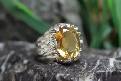 انگشتر نقره دست ساز مردانه با نگین کوارتز عسلی