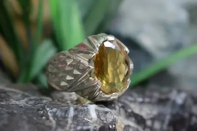 انگشتر نقره دست ساز مردانه با نگین کوارتز عسلی