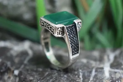 انگشتر نقره مردانه با نگین عقیق سبز
