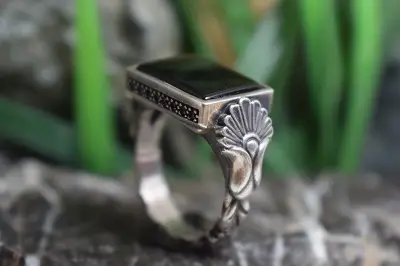 انگشتر نقره مردانه با نگین عقیق سیاه