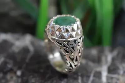 انگشتر نقره مردانه دست ساز با نگین زمرد