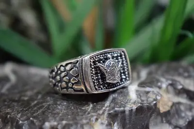 انگشتر نقره با طرح تاج