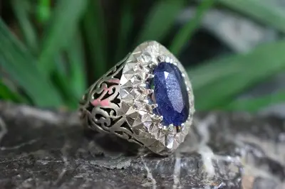 انگشتر نقره مردانه با نگین  یاقوت کبود