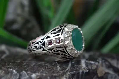 انگشتر نقره مردانه با نگین زمرد