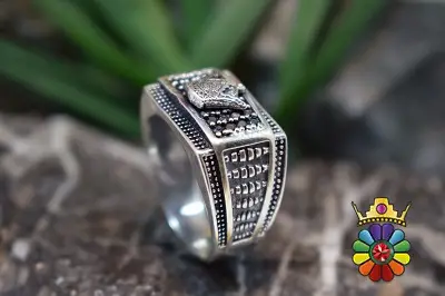 انگشتر نقره مردانه با نگین مارگازیت و با طرح تاج کیانی