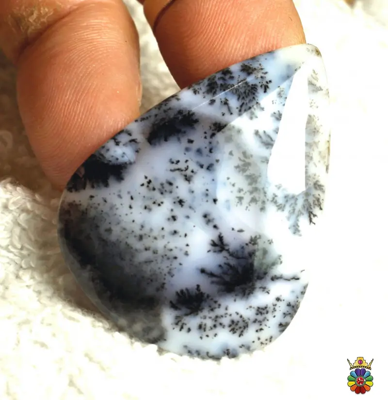 dendritic opal