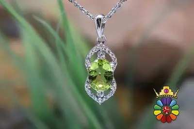 مدال گردن اویز نقره با نگین زبرجد