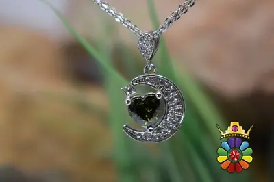 مدال گردن اویز نقره طرح ماه