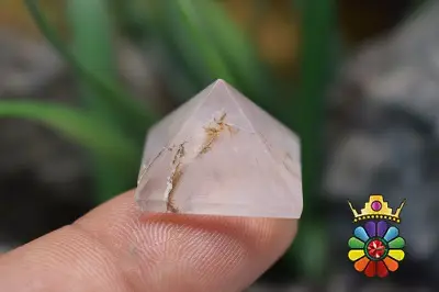 هرم کوارتز صورتی