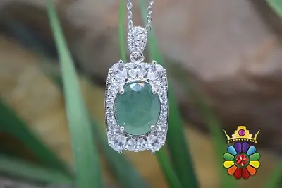 مدال گردن اویز نقره با نگین زمرد