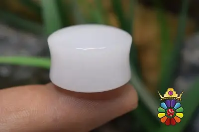 کوارتز شیری با تراش استخوانی