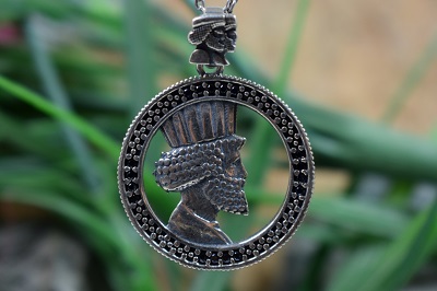 مدال اویز نقره داریوش شاه هخامنشی N5500