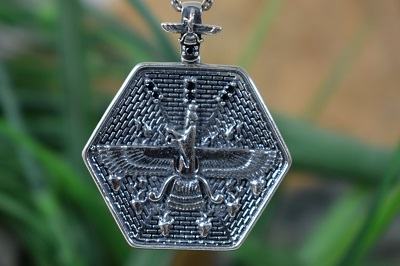 مدال گردنبندی نقره با طرح فروهر   N5706